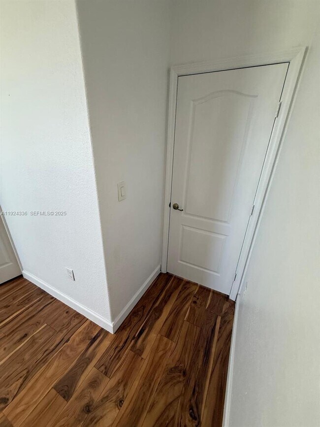 Building Photo - 5543 NW 112th Pl