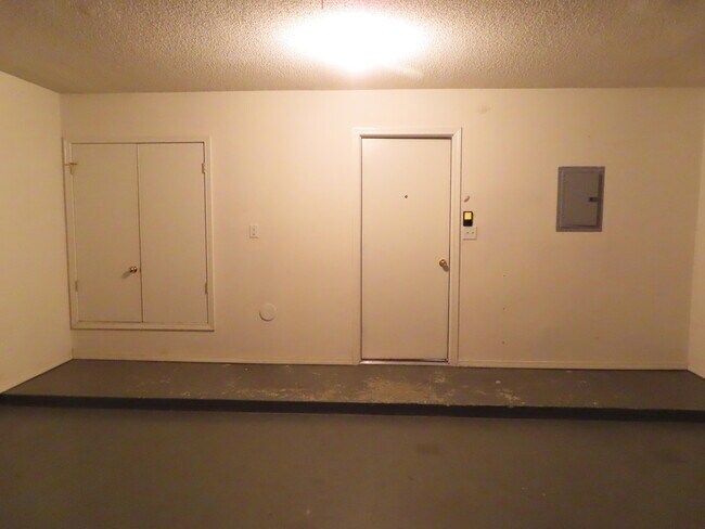Building Photo - 12860 Tierra Lince Dr