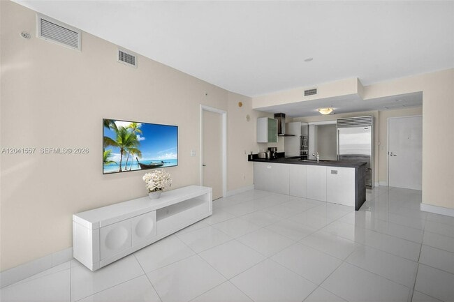 Building Photo - 18201 Collins Ave