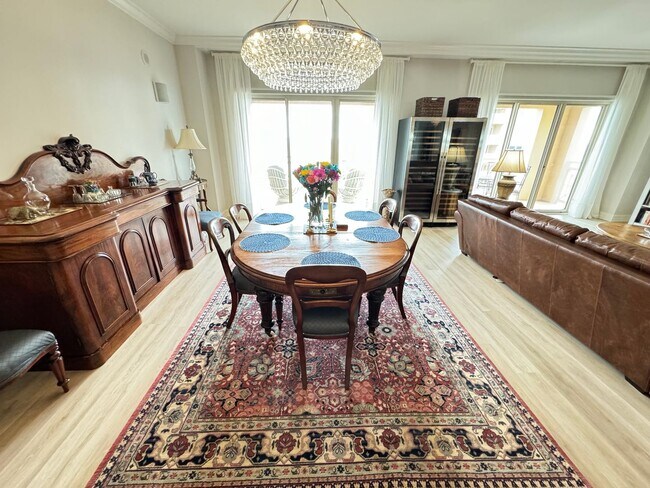 Building Photo - Seasonal/short term 3/2 renovated Ritz Carlton beauty with long water views