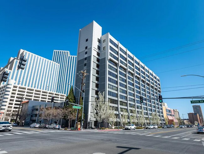 Building Photo - 2 bed / 2 bath condo at Belvedere Towers -...