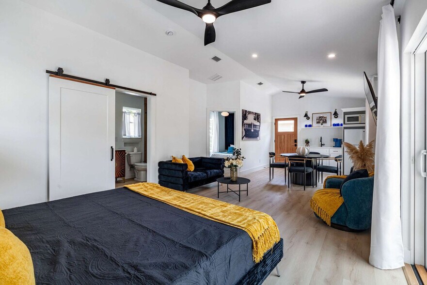 Building Photo - 28 W Castillo Dr