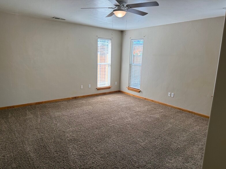 Building Photo - 1420 Pinyon Ave