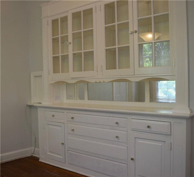 Building Photo - 1101 W 22nd St