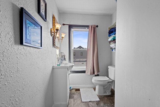 Building Photo - 15 3rd St