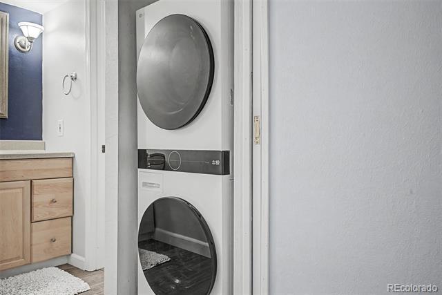 Building Photo - 7665 E Eastman Ave