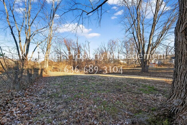 Building Photo - Spacious 3-Bedroom Home with Large Yard – Section 8 Welcome