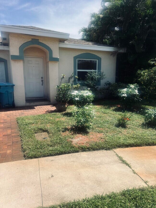 Primary Photo - 2122 E Ridge Circle East