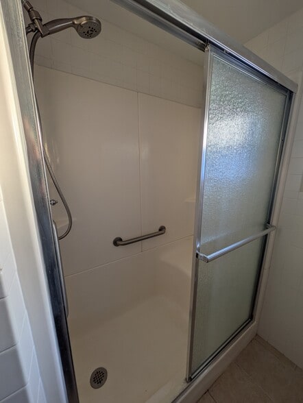 Sit Shower - 852 Anaconda Ave