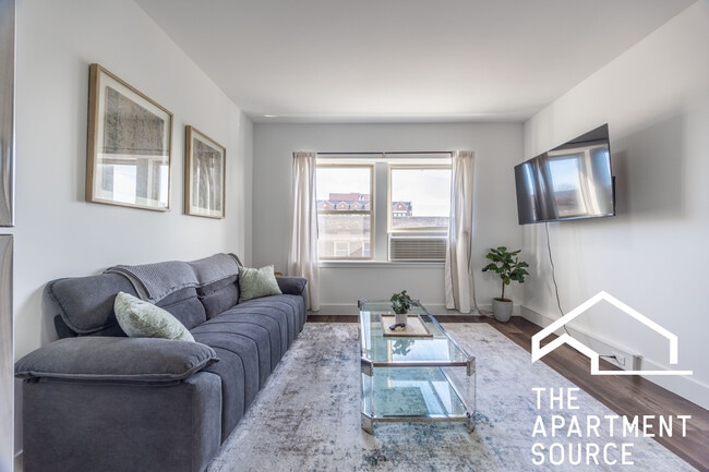 Building Photo - 1555 W Hollywood Ave