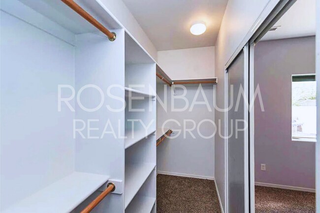 Building Photo - Beautiful 3-bedrooms, 2-baths home nestled...