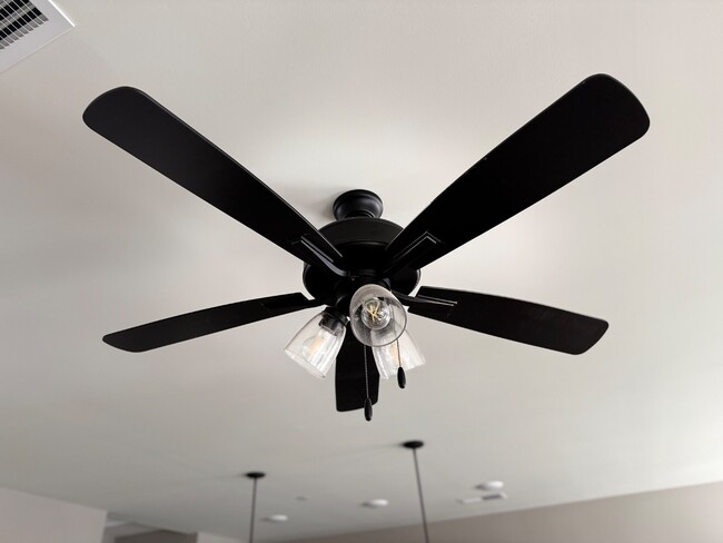 Building Photo - 4381 Ravenwood Park W