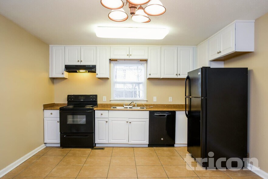 Building Photo - 55 Henson Cir