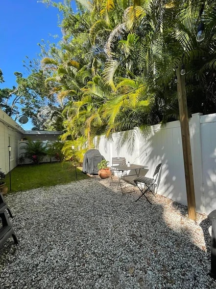 Building Photo - 2441 Granada Ave