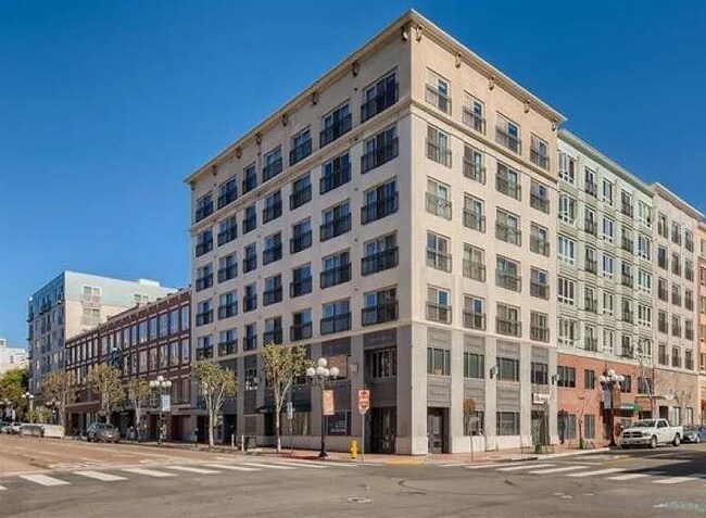 Building Photo - 445 Island Ave