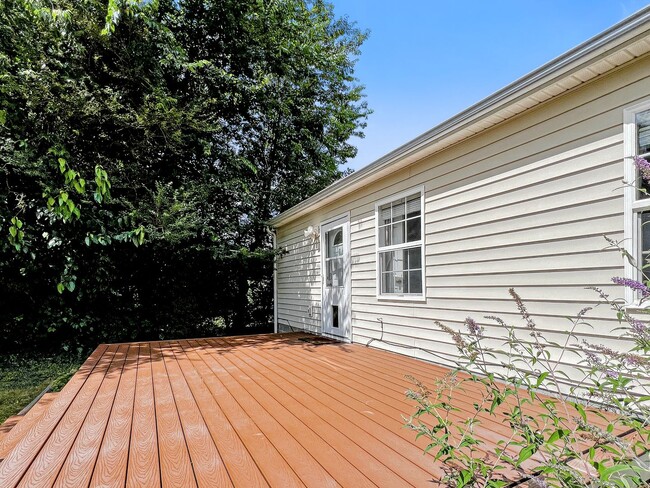 Building Photo - Charming 3 Bed, 2 Bath Home Minutes From B...