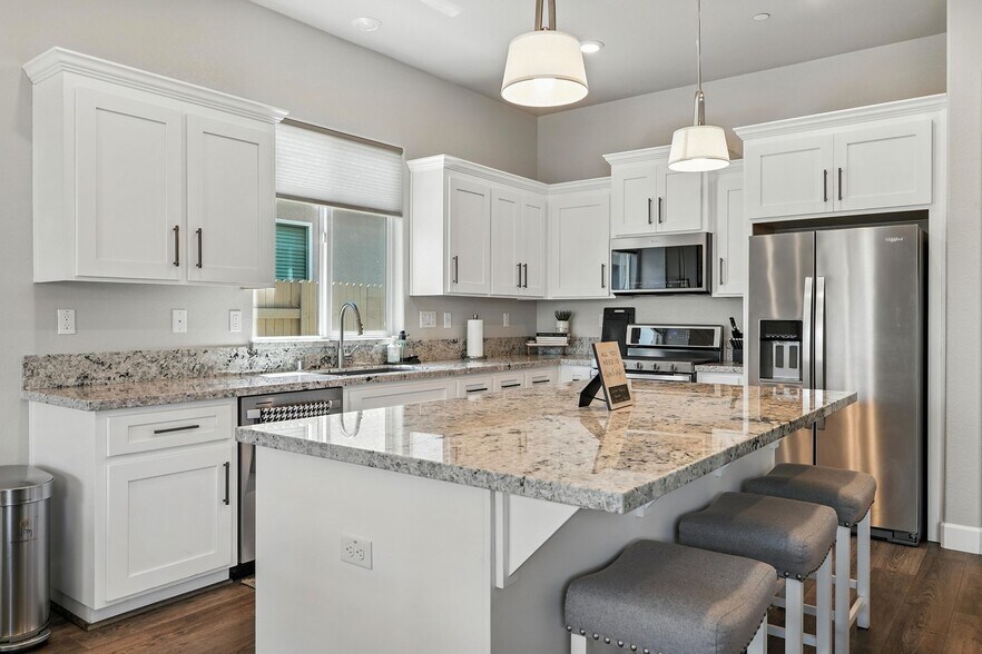 Building Photo - 5049 Cardero Way