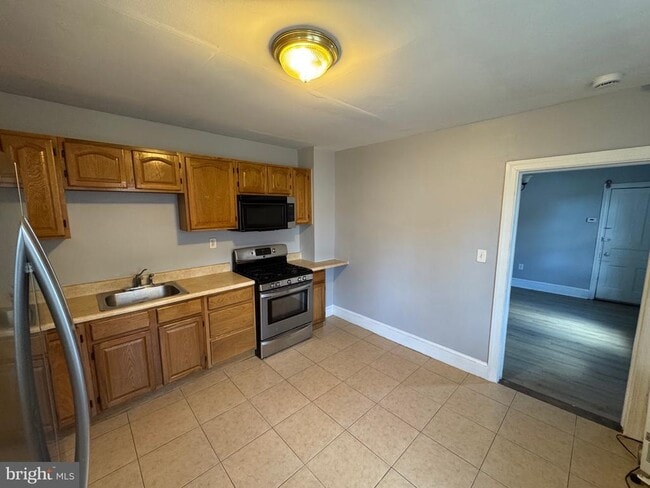 Building Photo - 729 E Haverford Rd