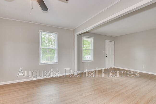 Building Photo - 208 Foxdale Dr