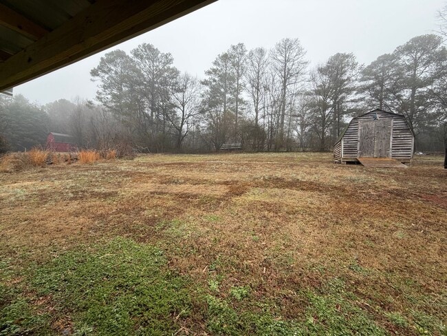 Building Photo - 2 Bedroom- 1 Bathroom- Home in Silver Creek!