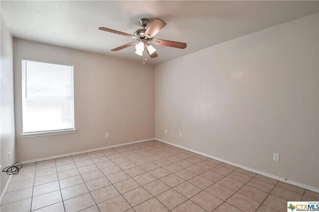 Building Photo - 1102 Leah Dr