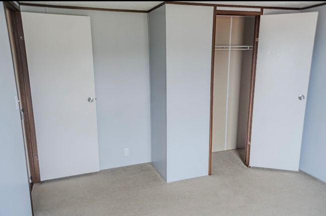 Building Photo - 565 Mustang Dr