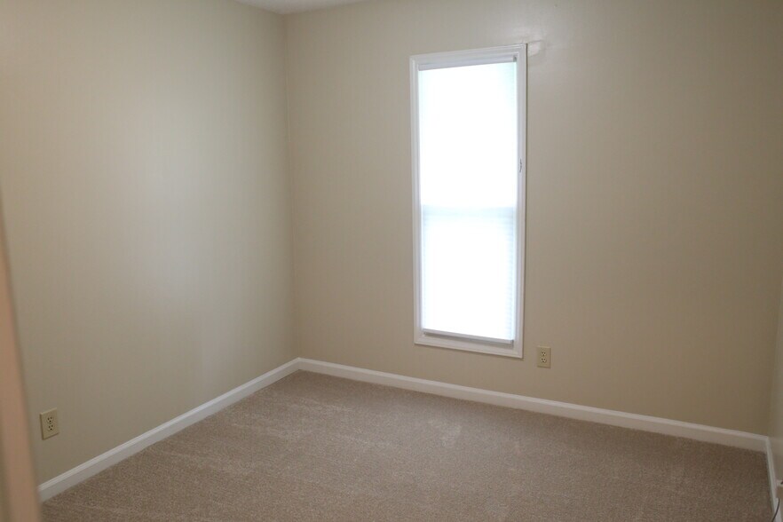 Bedroom 3 - 4004 Inwood Dr