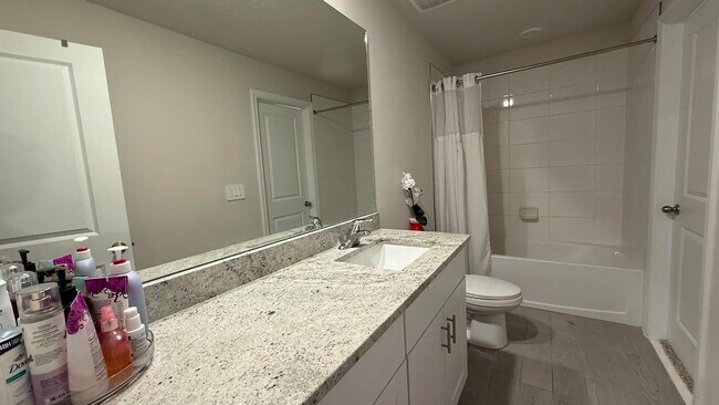 Building Photo - 5784 SE Edgewater Cir