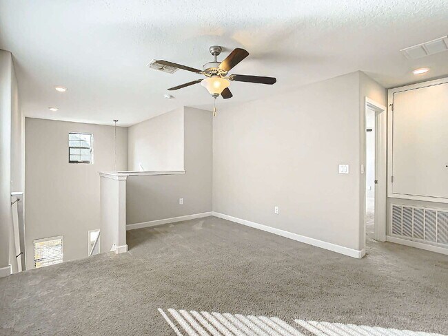 Building Photo - 925 Terra Vista St