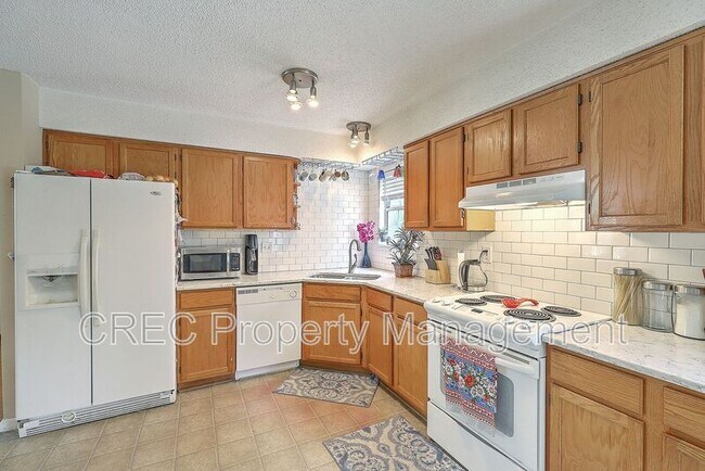 Building Photo - 2318 N England Ct