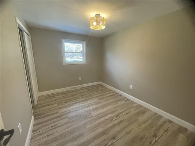 Building Photo - 889 Township Rd 217