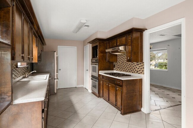 Building Photo - 706 Shenandoah Dr