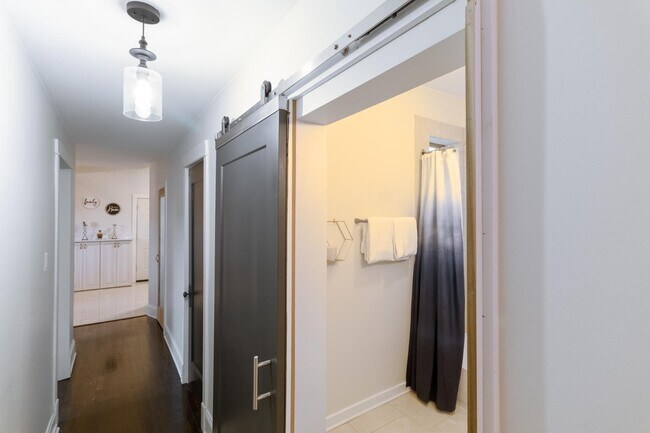 Building Photo - 5536 S King Dr