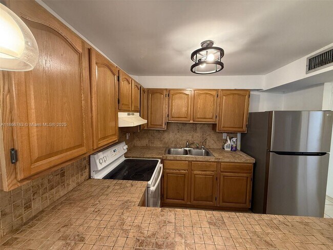 Building Photo - 210 172nd St