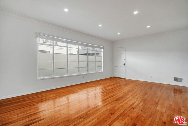 Building Photo - 476 S Roxbury Dr