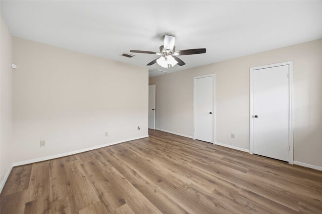 Building Photo - 10336 Briar Forest Dr