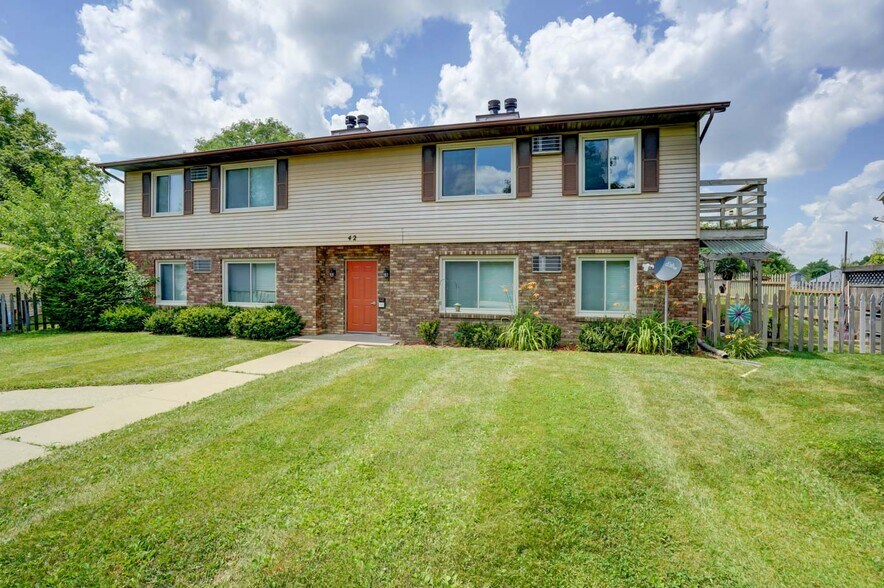 Photos are of mirror unit in the same building. Exact finishes may be different. - 42 Park Heights Court