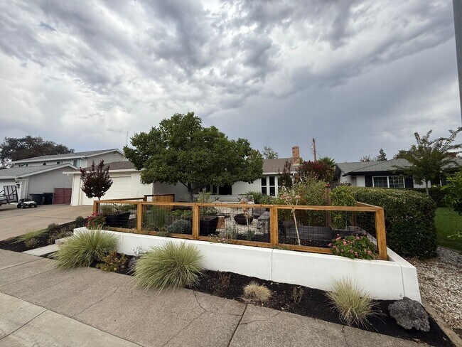 Building Photo - 1511 Dana Way