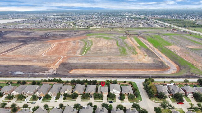 Building Photo - 17510 Woodfalls Ln
