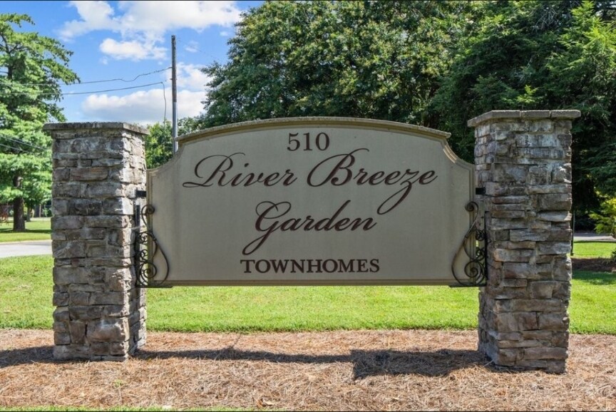 Community Sign - 510 Basswood Ave