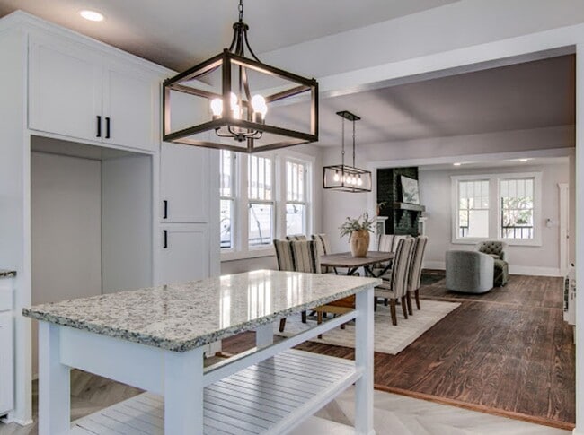 Building Photo - FULLY UPDATED - 4Bedroom on the Arkansas Side