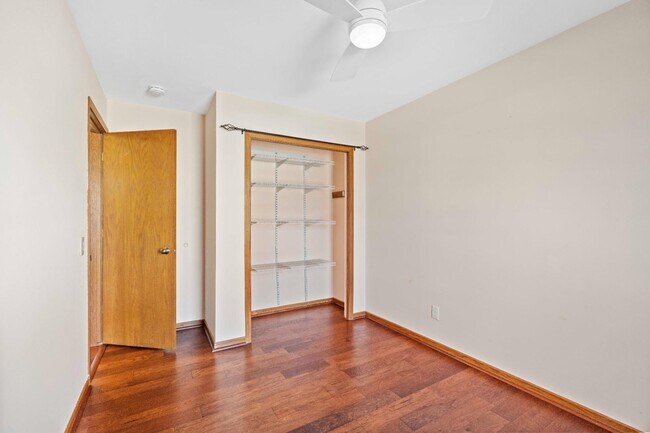 Building Photo - 7885 E Oakbrook Cir