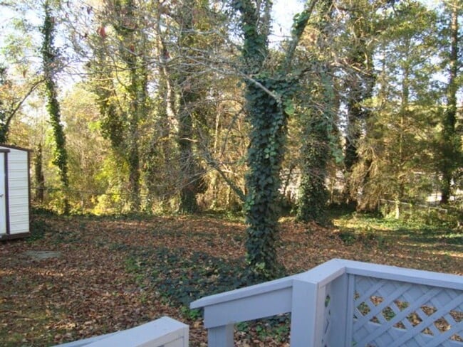 Building Photo - Renovated 4 bedroom available now to rent!