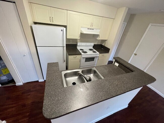 Building Photo - Palm Lakes Condominium