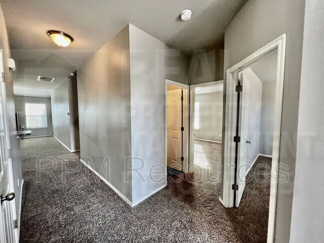 Building Photo - 2940 Cider Mill Ln
