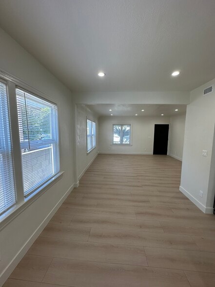 Building Photo - 217 Sinclair Ave