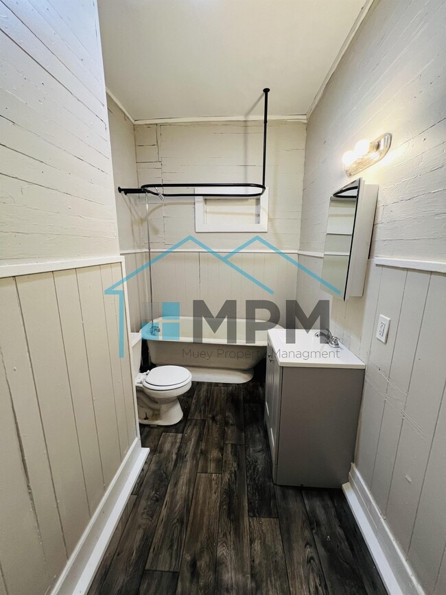 Building Photo - 102 S 2nd St