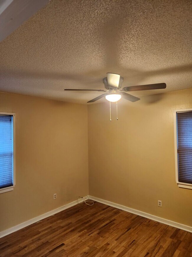 Building Photo - 301 Gaile Ave