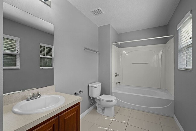 Building Photo - 2/2.5/2 Plus Loft in Gated Winter Garden C...