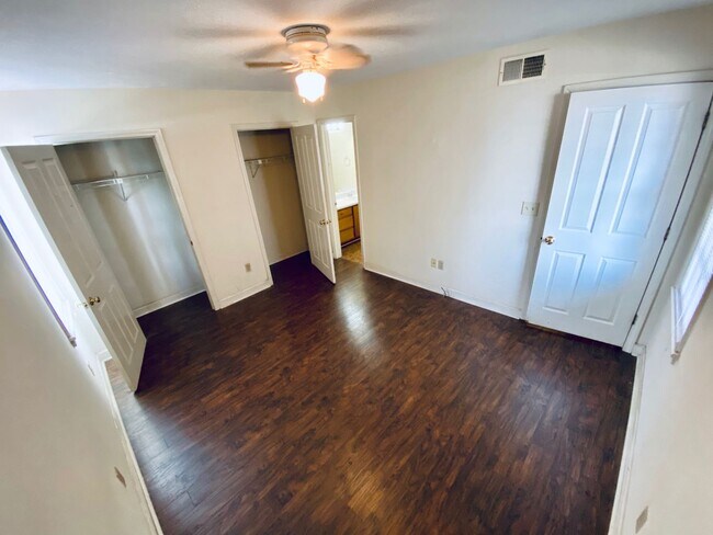 Building Photo - 106 Planters Row